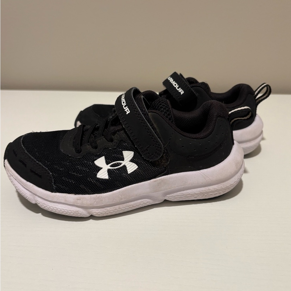 Under Armour Black and White Sneakers with Breathable Mesh